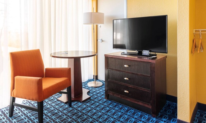 Sharonville Hotel | Chester Inn & Suites