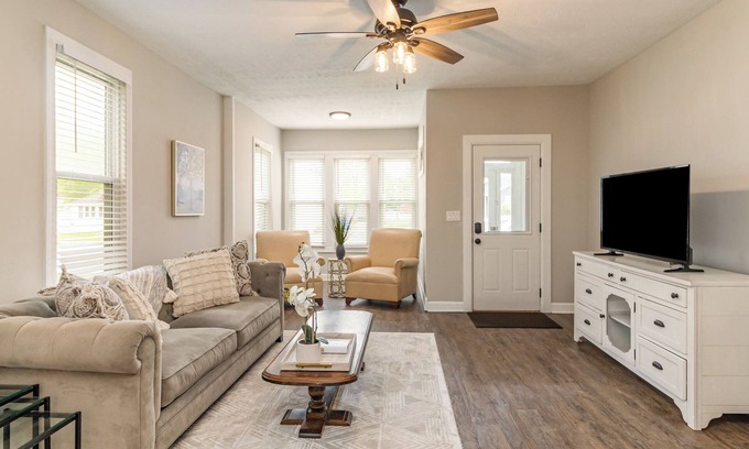 Chesterton Apartment | Chesterton Charmer: Lower Unit
