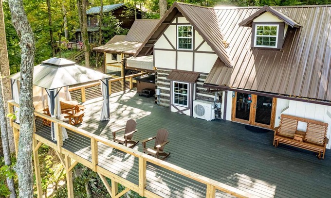 Topton Villa | Chestnut Lodge - Family Cabin on Lake Nantahala