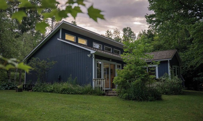North Troy House | Chestnut Ridge Cabin: updated retreat 9 min to Jay