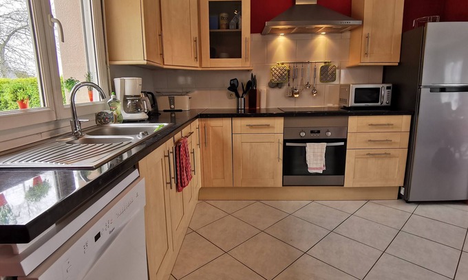 Guiler-sur-Goyen House | Chez DECKERVEILLANT Country house, near the sea (10 mn) and Quimper