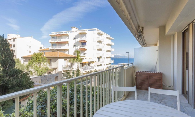 Cap-d'Antibes Apartment | Chez J-P - 100m beach 2-4pers terrace sea view pool garage