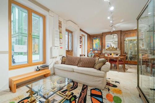 Les Puces de Saint-Ouen House | Chez l'Antiquaire, un repaire Arty aux Puces de Saint-Ouen
