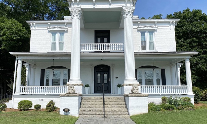Reidsville Bed & Breakfast | Chez Lindsey Bed & Breakfast