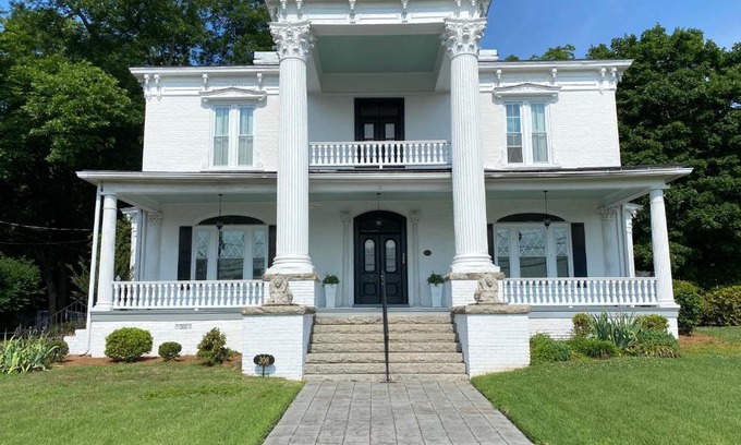 Reidsville Bed & Breakfast | Chez Lindsey Bed & Breakfast