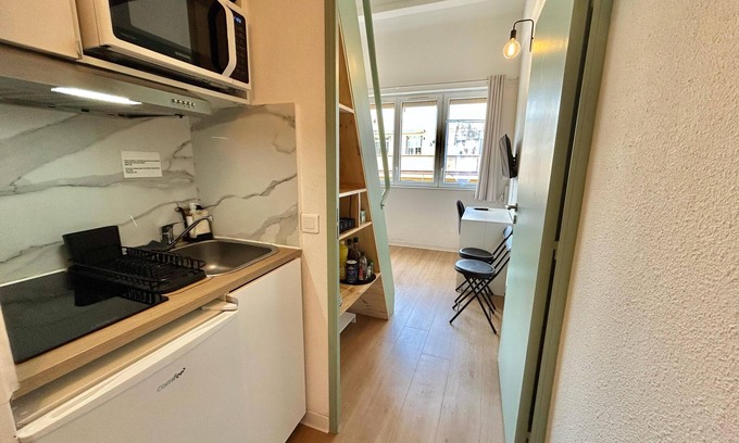 4th Arrondissement Apartment | Chez Martin - Studio hospital Timone conception St Pierre Palais omnisports