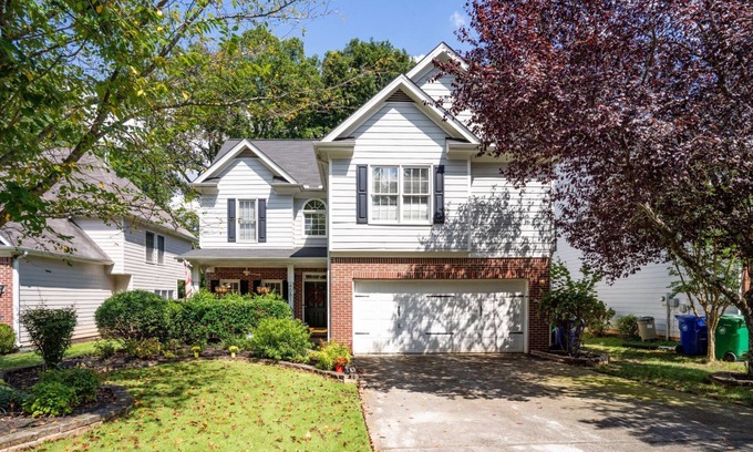 Doraville House | Chez Mela Atlanta -3BR/2.5 BA home, sleeps 8 6 car