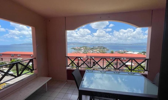 Trois-Ilets Apartment | Chez Sophie, Grand T3, plage d'Anse Mitan- 3 Ilets