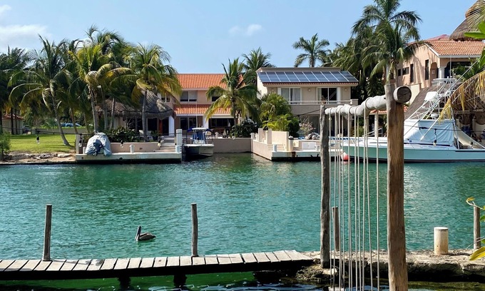 Puerto Aventuras Hotel | Chez Waffle Hotel