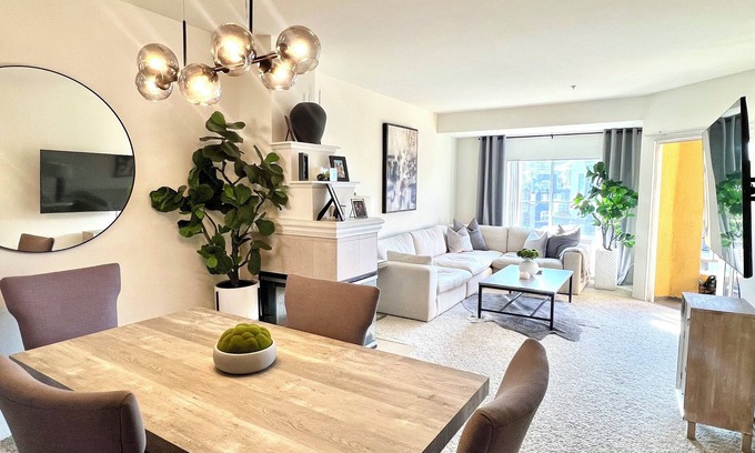 Airport Area Apartment | Chic 1-bedroom 1-bath in central Irvine Location! Monthly Furnished Rental