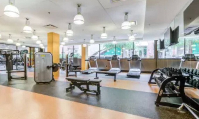 Radnor - Fort Myer Heights Apartment | Chic 1-bedroom apartment with fitness room in welcoming Arlington