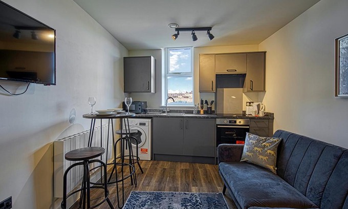 Southport Apartment | Chic 1 Bedroom Apartment in Southport