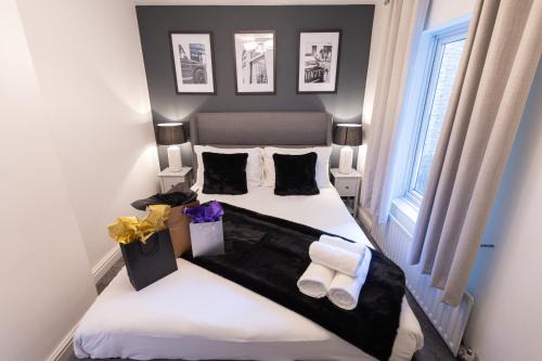 Addison Apartment | Chic 1-Bedroom Flat - 10 Min Walk to Westfield London
