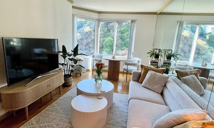 Telegraph Hill Apartment | Chic 1-bedroom with fitness room, suna and WiFi in brilliant San Francisco