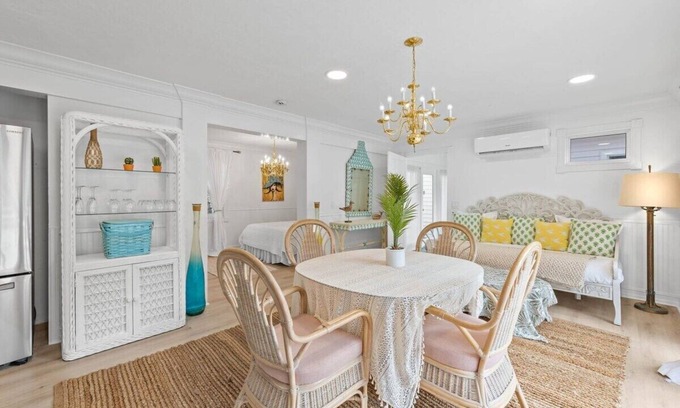 Biggar Apartment | Chic 1 BR private poolside suite sleeps 4