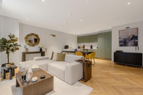 West Hampstead Apartment | Chic 1BR Apt with Terrace & Gym, West Hampstead