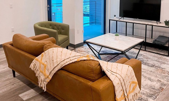 Lincoln Park Apartment | Chic 1BR Art District Hideout