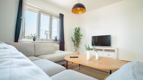 Lundby Apartment | Chic 1BR City center Sleeps 4 Brämaregården