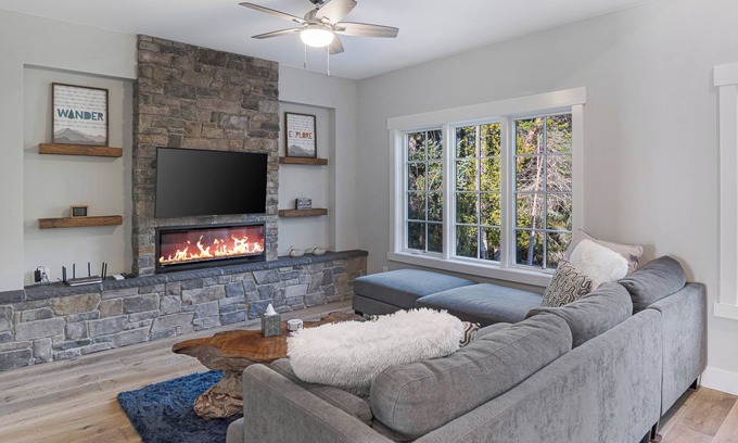 Friday Harbor Condo | Chic 2 bed/2 bath Condo backing UW Labs preserve in enchanting Friday Harbor
