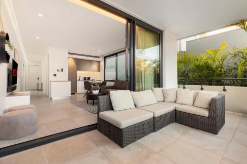 Coogee Apartment | Chic 2-Bed Apartment with Balcony Near Coogee Beach
