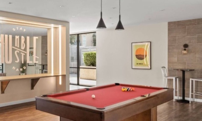 Van Nuys Apartment | Chic 2-bedroom apartment with AC, WiFi in wonderful Los Angeles