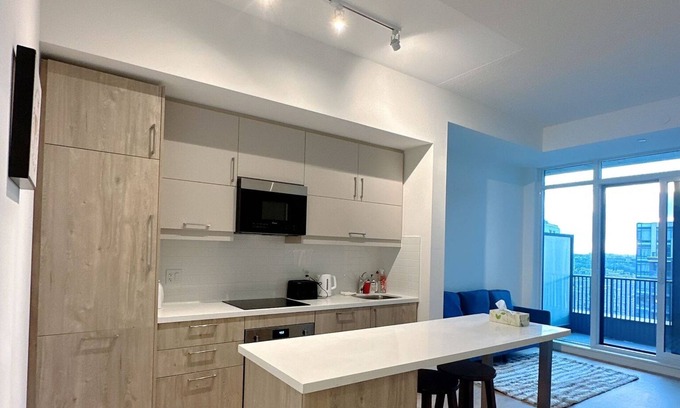 Markham Apartment | Chic 2-bedroom apartment room, free parking in Downtown Markham