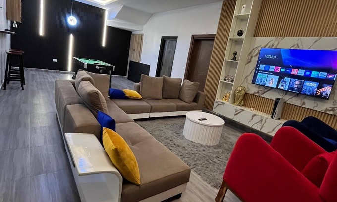 Kubwa Apartment | Chic 2-bedroom apartment with WiFi, fitness room in vibrant Abuja