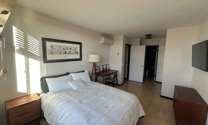West Hollywood Condo | Chic 2-bedroom condo with WiFi, AC in lovely West Hollywood