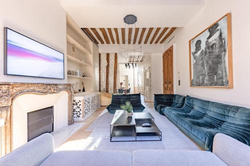 Les Iles Apartment | Chic 2-Bedroom Haven