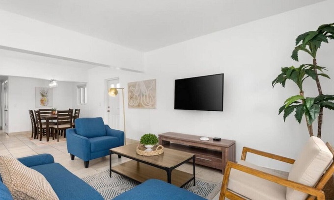 Venetian Road Settlement Apartment | Chic 2 Bedroom Home - Central