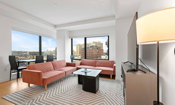Fenway–Kenmore Apartment | Chic 2BR/2BA Retreat in the Heart of Fenway Parkn