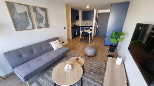 Apoquindo Apartment | Chic 2BR Retreat for 5 in Vibrant Las Condes Oasis