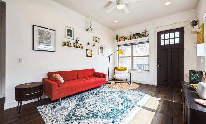 Chestnut House | Chic 3 BDR for 5, Minutes From Downtown Austin!