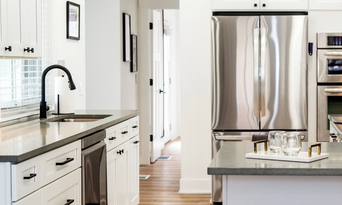 Williams Bay House | Chic 3 BDR Williams Bay Retreat W/Fire pit for 8!