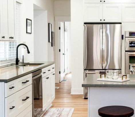 Williams Bay House | Chic 3 BDR Williams Bay Retreat with Fire pit for 8