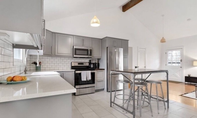 Northwest Harbor House | Chic 3 Bed Cottage w/Heated Pool, 5 Mins from Town