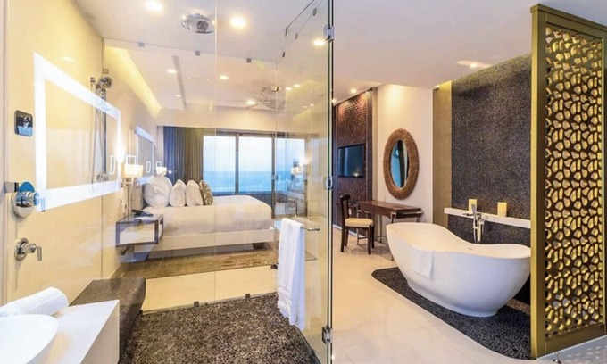Puerto Juarez Resort | Chic 3 Bedroom Loft with Private Rooftop & Jacuzzi; on Luxury Cancun Resort