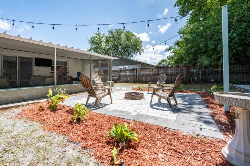 Lakeland House | Chic 3BR Lakeland Home Fenced Yard Sleeps 11