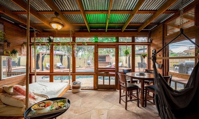 Westbury House | Chic 4BR Retreat Tulum Style Pool & Jacuzzi