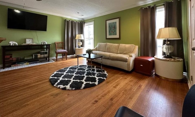 Cordova House | Chic 6 King beds and more, Cordova Near Shopping