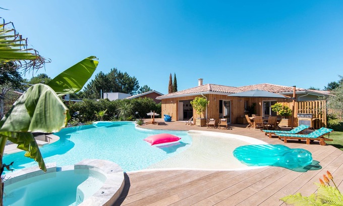 Ares Villa | Chic and cosy, lagoon pool villa with jacuzzi