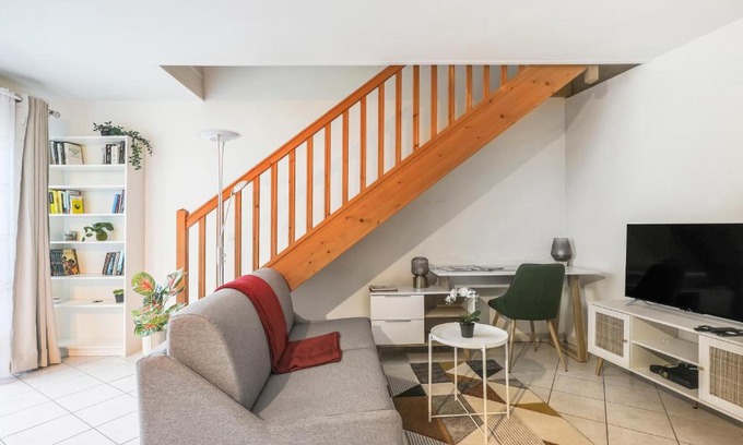 Palaiseau Apartment | Chic apart duplex with parking