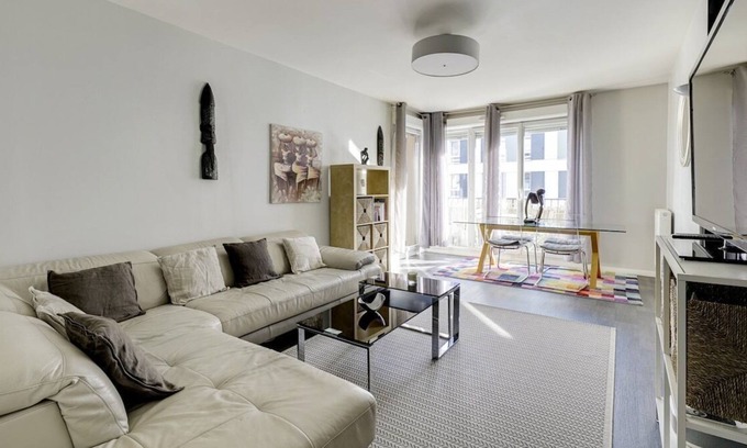 Orly Apartment | Chic Apart With Terrace and Parking