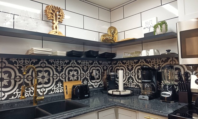 Gnaw Bone Apartment | Chic Apartment Suite located in Nashville, IN