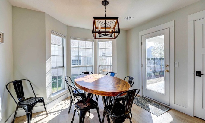 Bentonville Cottage | Chic Bentonville Home w/Patio & Fire Pit!