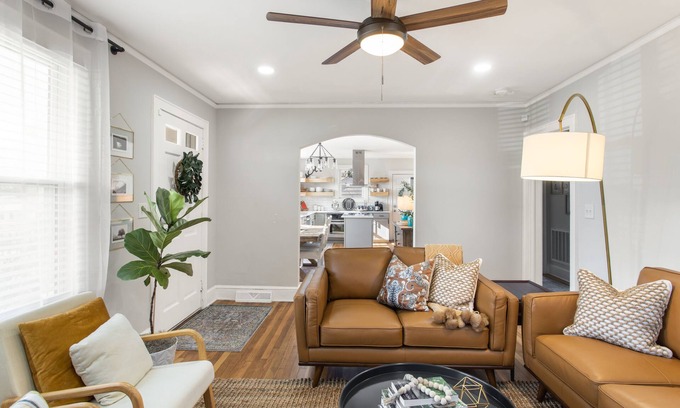 Sans Souci House | CHIC✨️|Bikes|ParkPass|Lake|PizzaOven|BlackStone|YouTubeTV