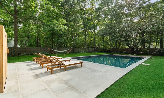 Clearwater Beach House | Chic, bright 5 bedroom in East Hampton with Pool & Land Rover