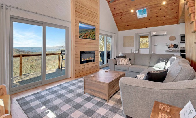 Apple Ridge Cabin | Chic Cabin Near Blowing Rock- Amazing View