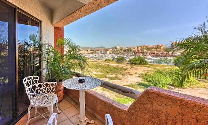 Centro Apartment | Chic Cabo San Lucas Getaway Less Than 2 Miles to Beaches!