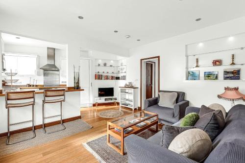 Campden Apartment | Chic & Central One Bed Flat
